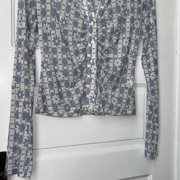 COTTON CANDY LA MESH FLORAL BUTTON FRONT LONG SLEEVE TOP - Picture 4 of 9
